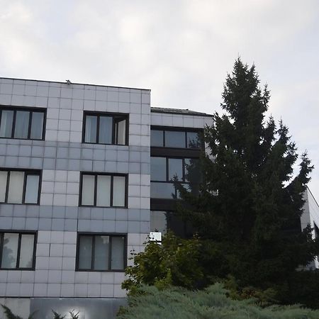 Hotel Cavalieri Pinerolo Bagian luar foto