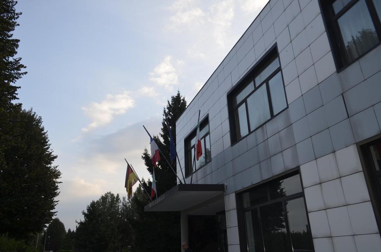 Hotel Cavalieri Pinerolo Bagian luar foto