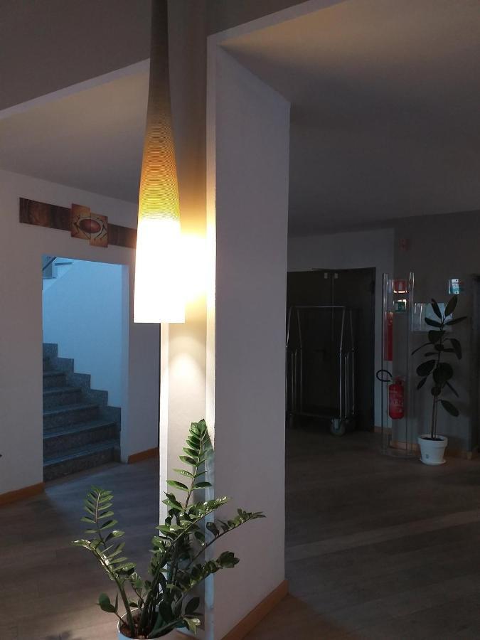 Hotel Cavalieri Pinerolo Bagian luar foto