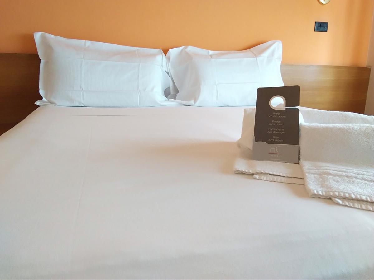 Hotel Cavalieri Pinerolo Bagian luar foto